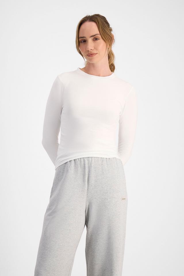 Mikaela (She/Her) wears size S and is 177cm tall with 89cm chest and 66cm waist