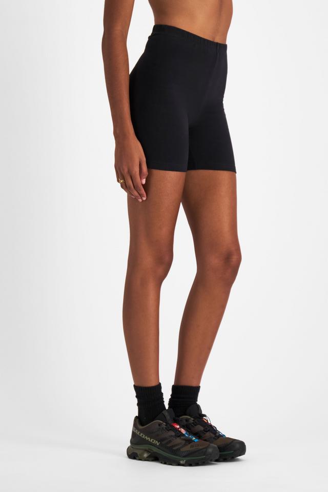 Norway (She/Her) wears size S and is 178cm tall with 82cm chest and 69cm waist