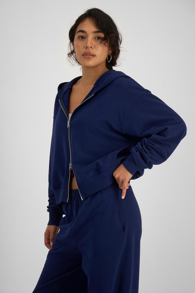 Mercedes (She/Her) wears size S and is 166cm tall with 81cm chest and 69cm waist
