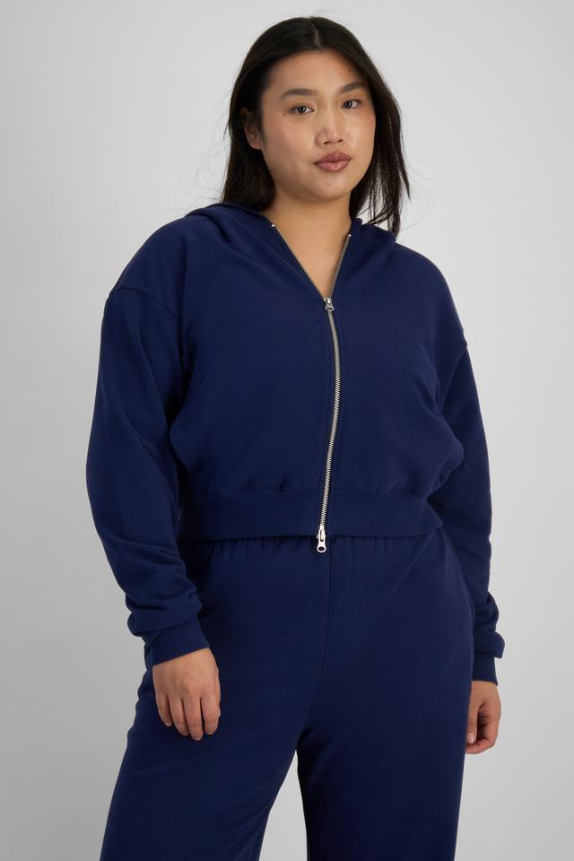 Chloe (She/Her) wears size L and is 165cm tall with 95cm chest and 78cm waist