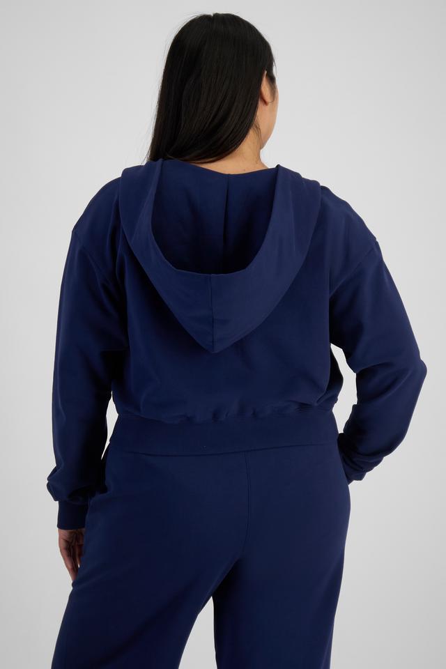 Chloe (She/Her) wears size L and is 165cm tall with 95cm chest and 78cm waist