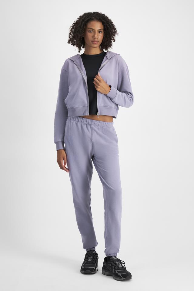 Norway (She/Her) wears size S and is 178cm tall with 82cm chest and 69cm waist