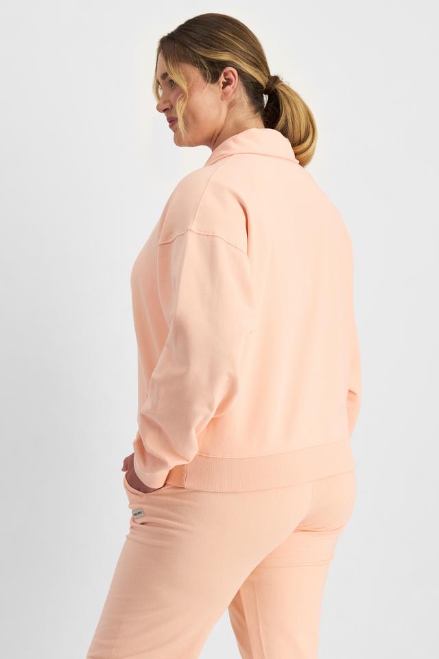 Chanel (She/Her) wears size L and is 176cm tall with 104cm chest and 89cm waist