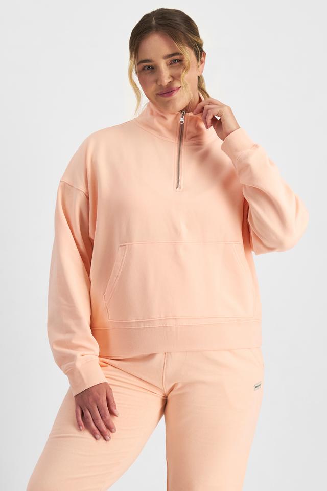 Chanel (She/Her) wears size L and is 176cm tall with 104cm chest and 89cm waist