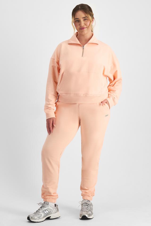 Chanel (She/Her) wears size L and is 176cm tall with 104cm chest and 89cm waist