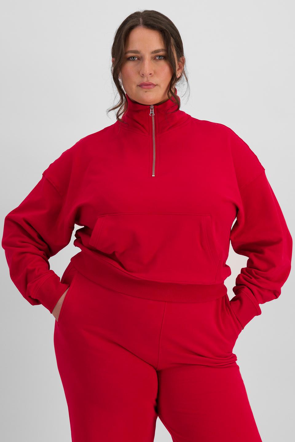 LANI (She/Her) wears size L and is 168cm tall with 115cm chest and 99cm waist