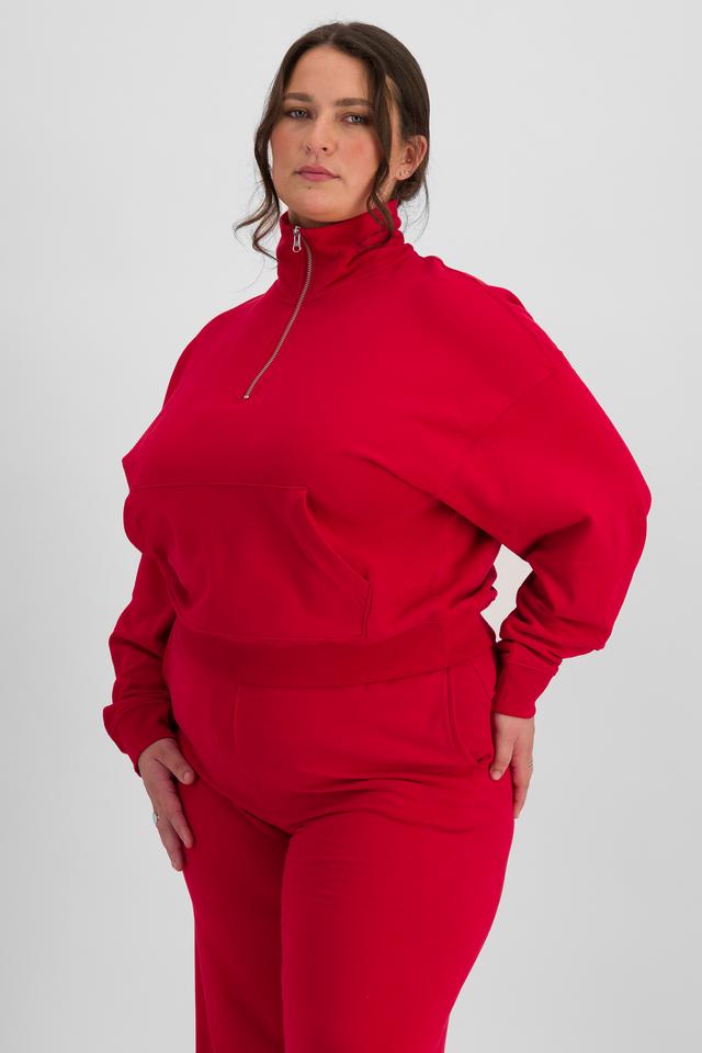 LANI (She/Her) wears size L and is 168cm tall with 115cm chest and 99cm waist