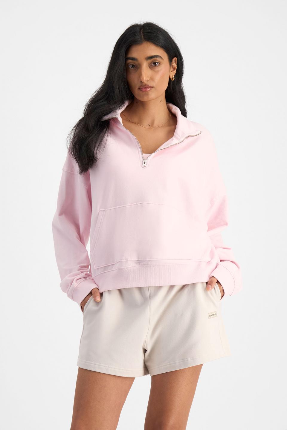 Mancie (She/Her) wears size L and is 178cm tall with 84cm chest and 71cm waist
