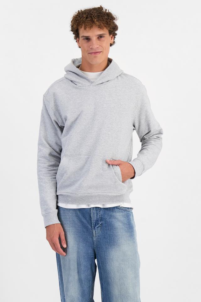 Kya (He/Him) wears size M and is 189cm tall with 99cm chest and 81cm waist