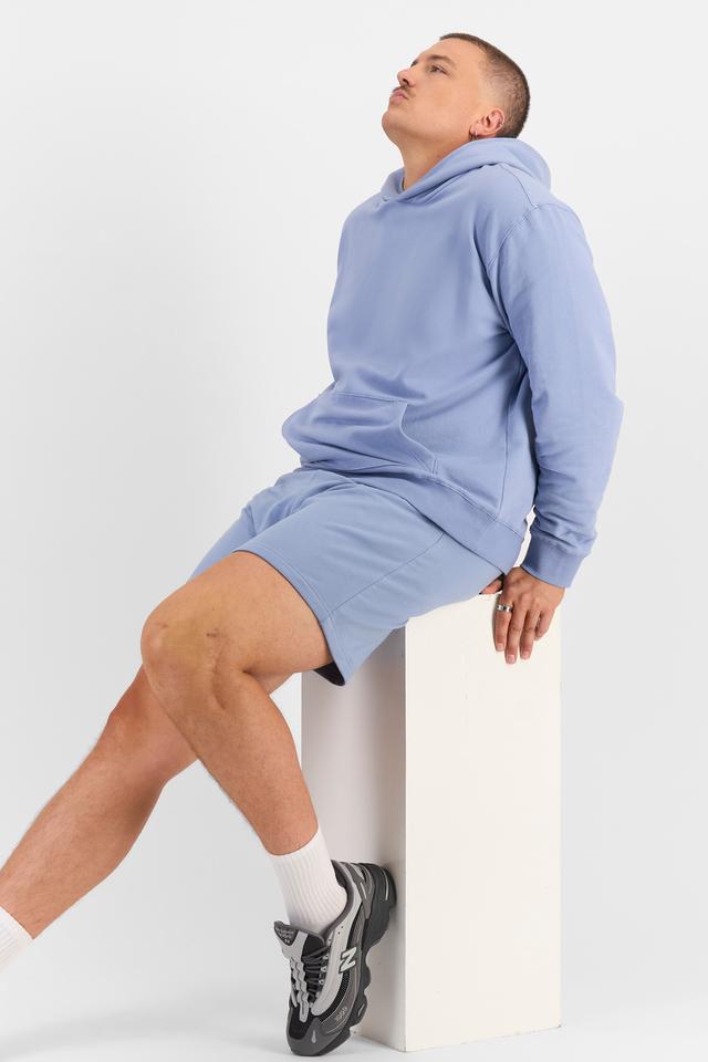 Jake (He/Him) wears size XL and is 195cm tall with 115cm chest and 106cm waist