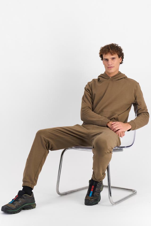 Kya (He/Him) wears size M and is 189cm tall with 99cm chest and 81cm waist