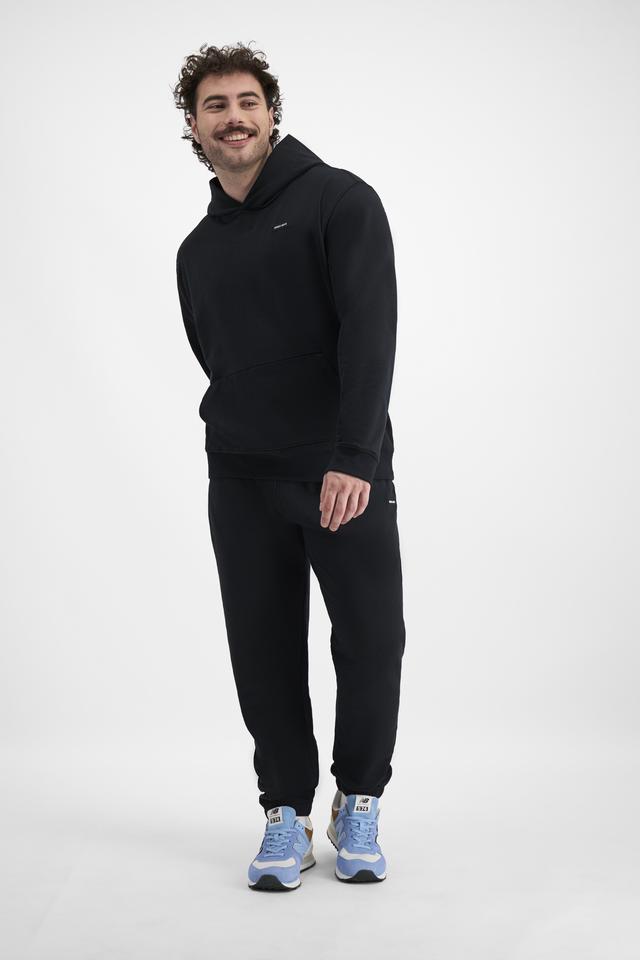 Sam (He/Him) wears size XL and is 178cm tall with 112cm chest and cm waist