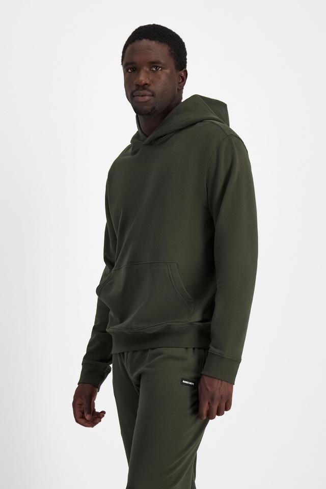 Emmanuel (He/Him) wears size M and is 183cm tall with 97cm chest and 81cm waist
