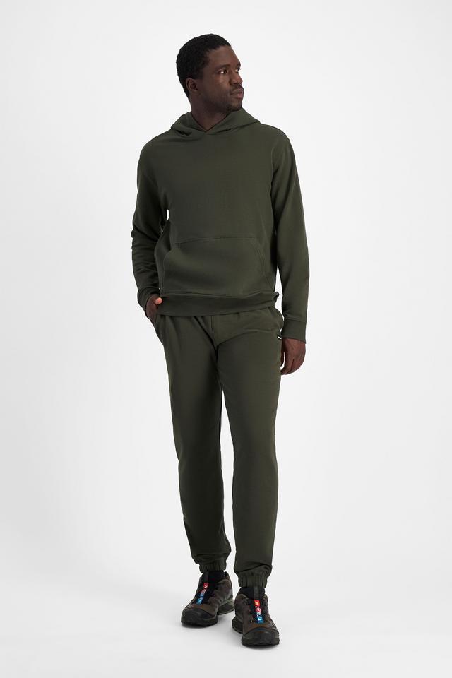 Emmanuel (He/Him) wears size M and is 183cm tall with 97cm chest and 81cm waist