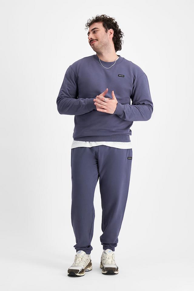 Sam (He/Him) wears size XL and is 178cm tall with 112cm chest