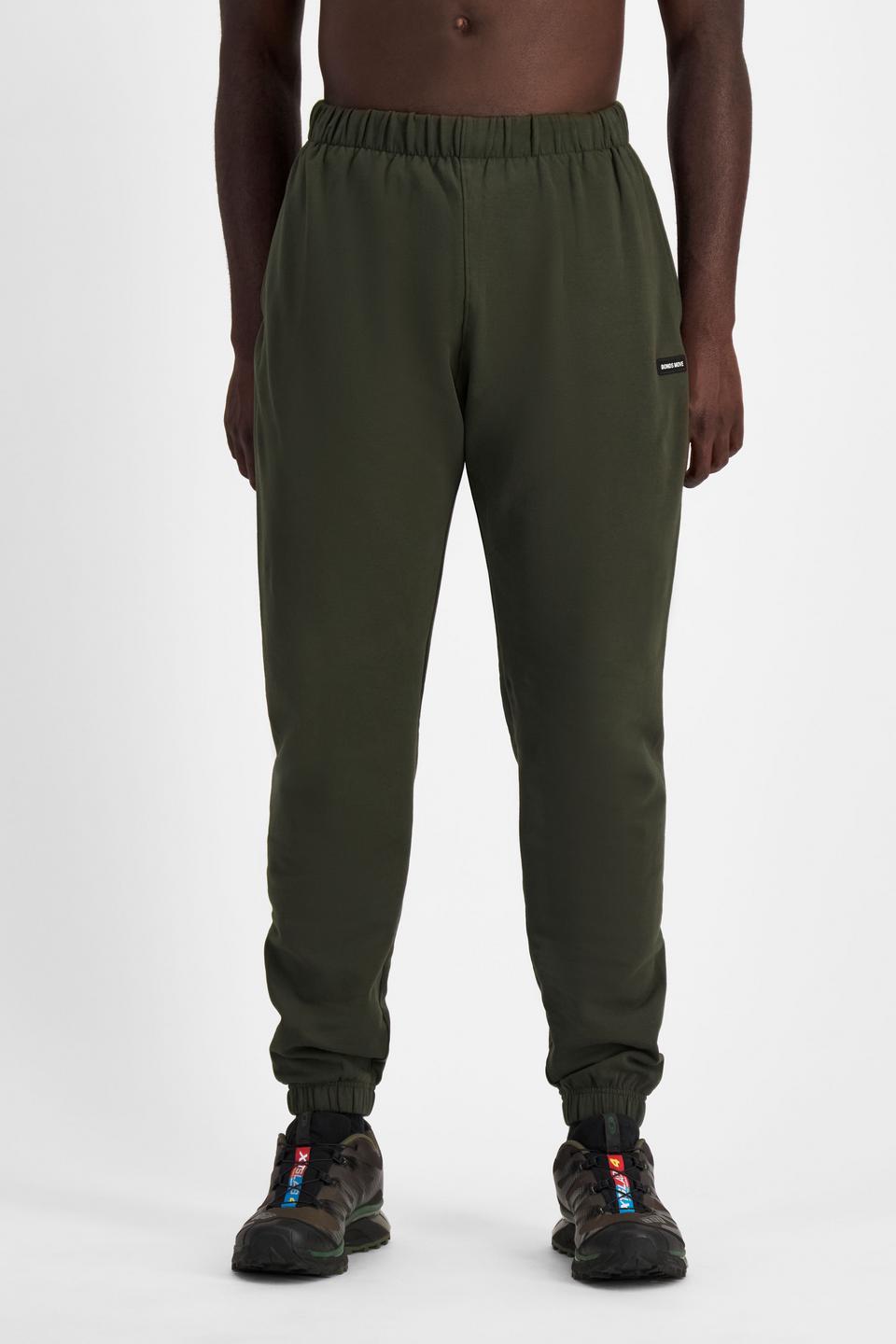 Emmanuel (He/Him) wears size M and is 183cm tall with 97cm chest and 81cm waist