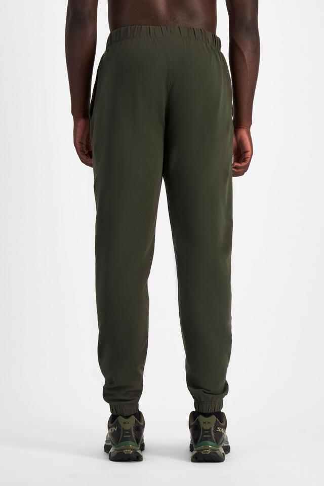 Emmanuel (He/Him) wears size M and is 183cm tall with 97cm chest and 81cm waist
