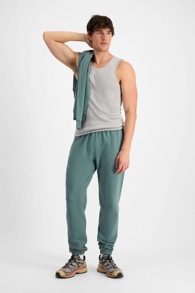 Alex (He/Him) wears size M and is 184cm tall with 98cm chest and 81cm waist