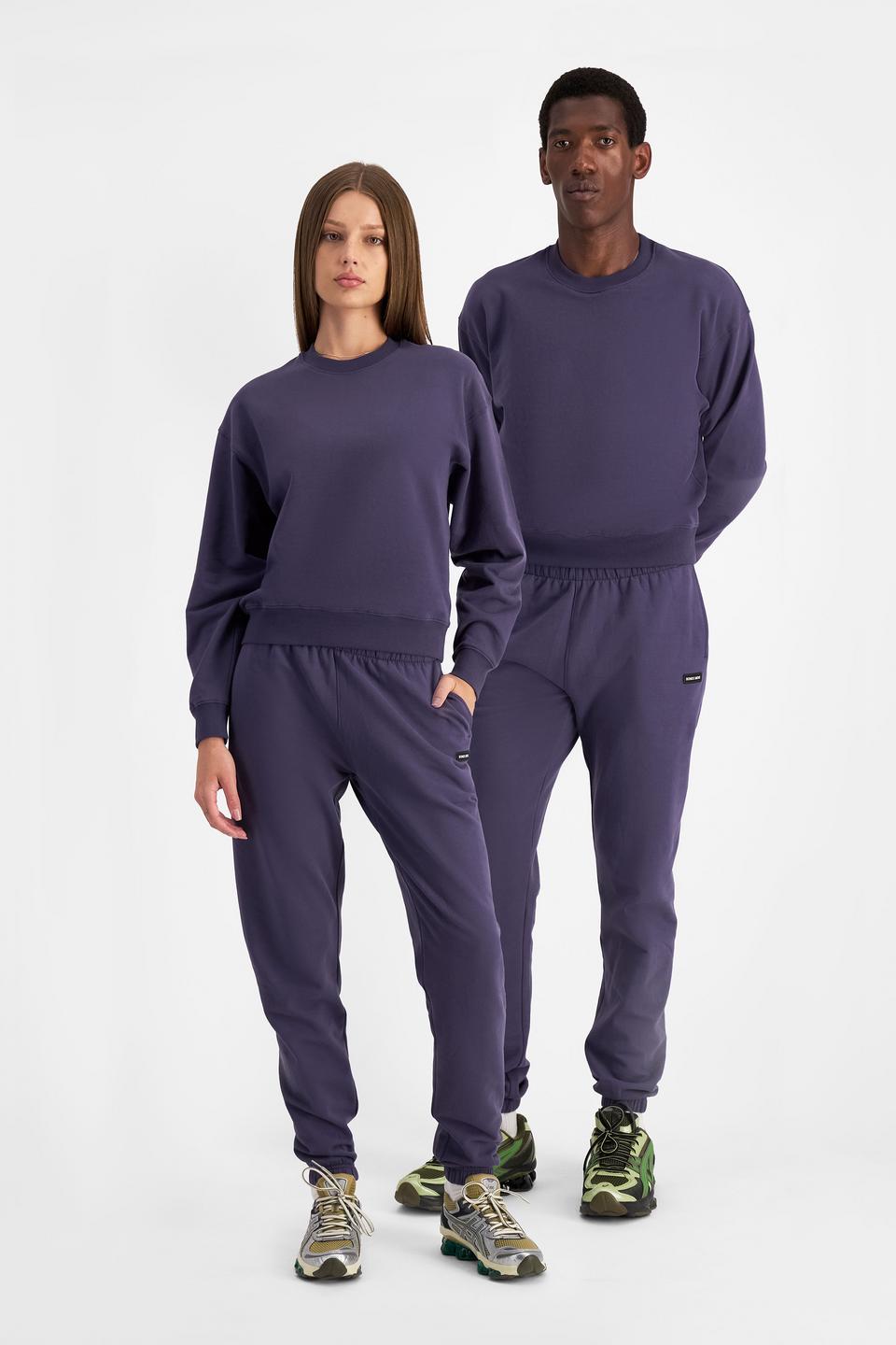 India (She/Her) wears size M and is 180cm tall with 88cm chest and 26cm waist & Emmanuel (He/Him) wears size M and is 182cm tall with 93cm chest and 73cm waist