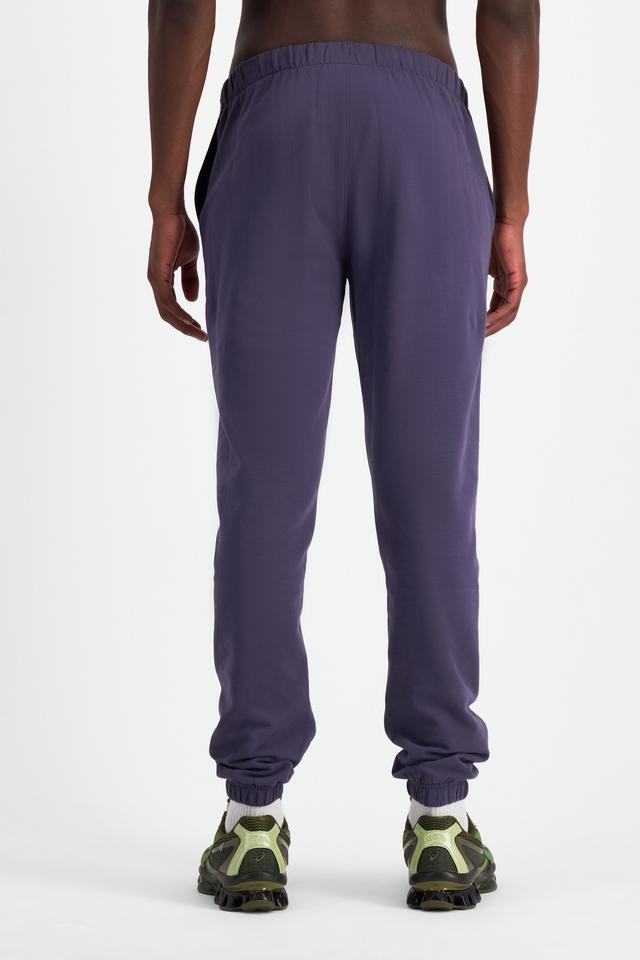 Emmanuel (He/Him) wears size M and is 182cm tall with 93cm chest and 73cm waist