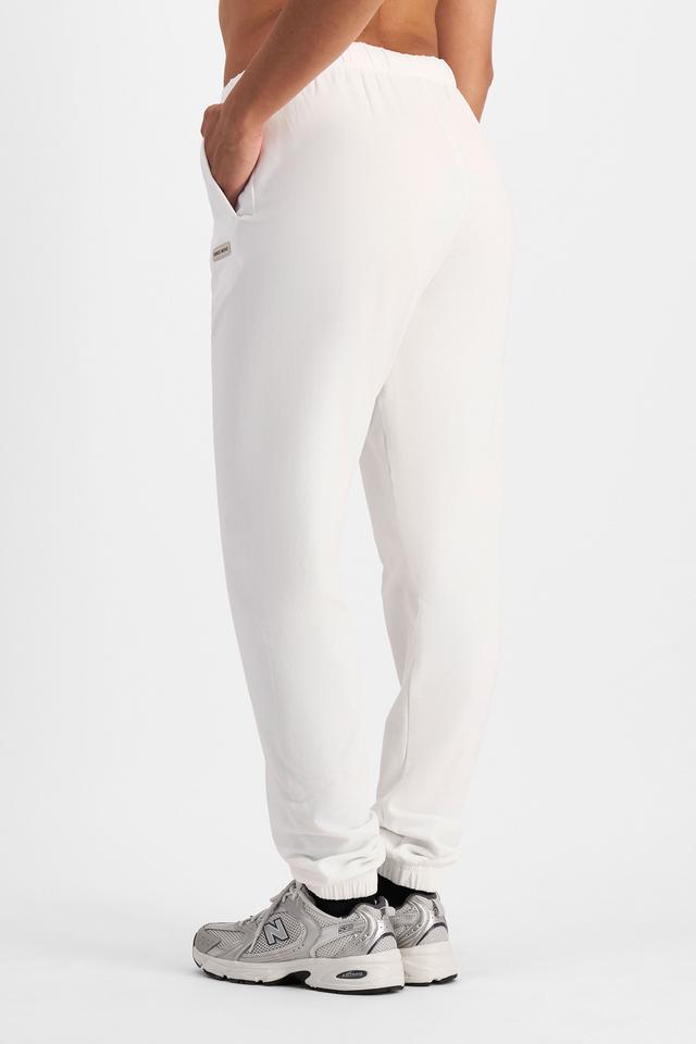 Alejandra (She/Her) wears size L and is 172cm tall with 100cm chest and 78cm waist