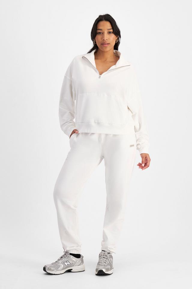 Alejandra (She/Her) wears size L and is 172cm tall with 100cm chest and 78cm waist