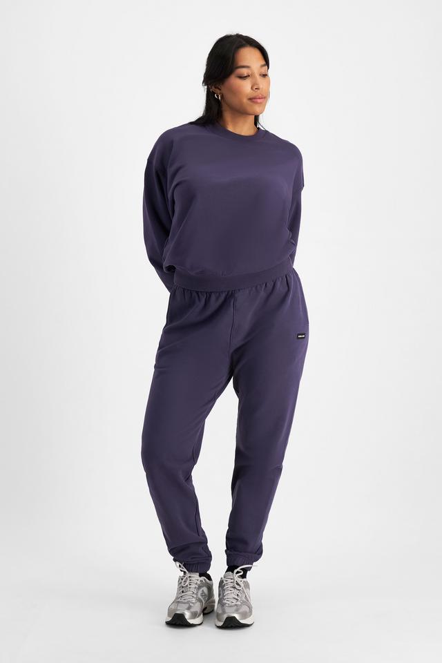 Alejandra (She/Her) wears size L and is 172cm tall with 100cm chest and 78cm waist