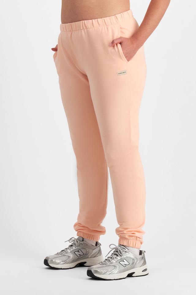 Chanel (She/Her) wears size L and is 176cm tall with 104cm chest and 89cm waist