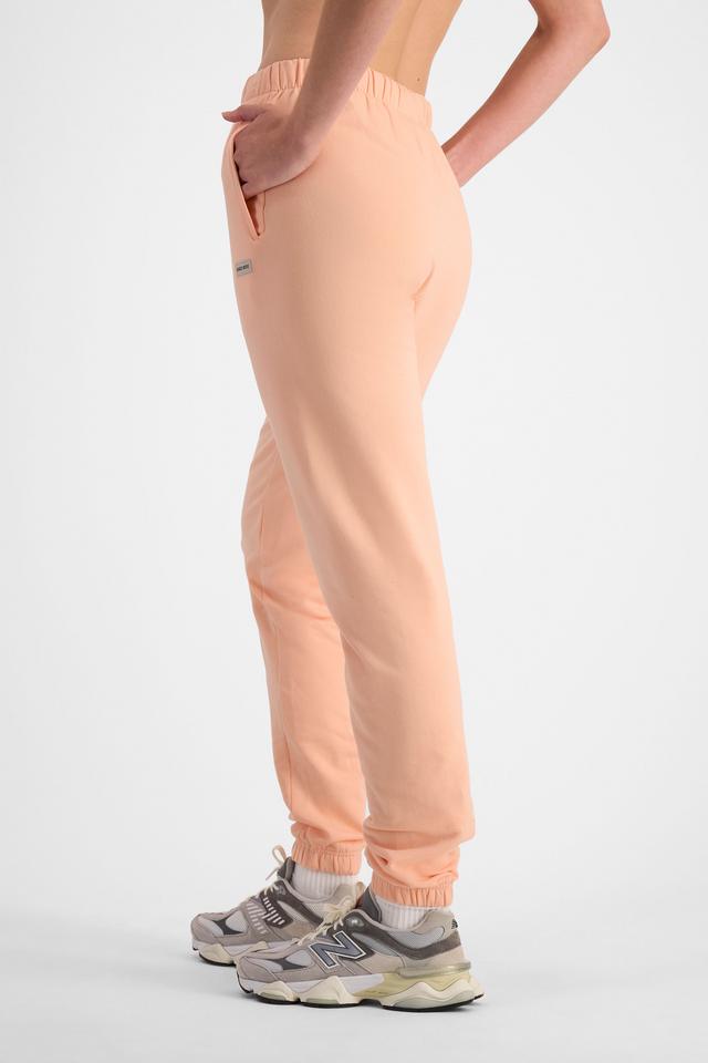 Mikaela (She/Her) wears size S and is 177cm tall with 89cm chest and 66cm waist