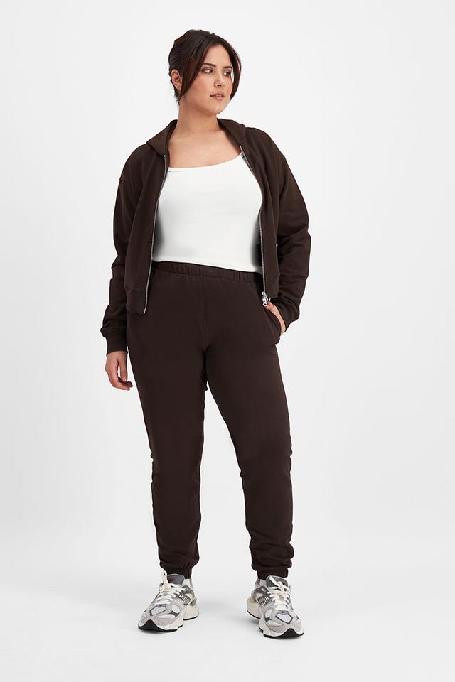 Bella (She/Her) Wears Size Large And Is 173cm Tall With 95cm Chest And 77cm Waist
