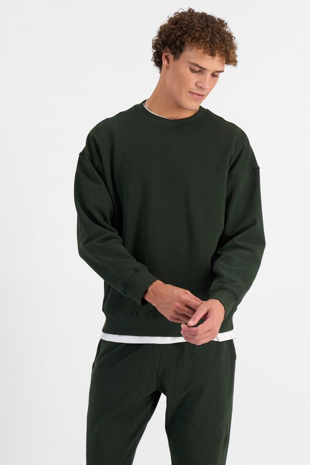 Kya (He/Him) wears size M and is 189cm tall with 99cm chest and 81cm waist