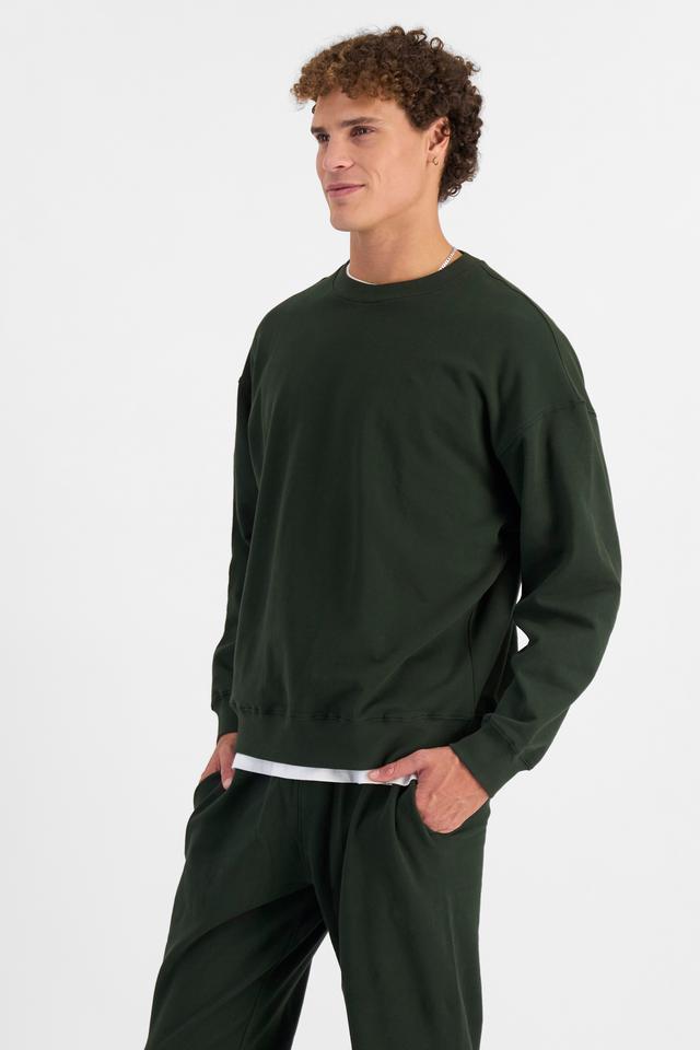 Kya (He/Him) wears size M and is 189cm tall with 99cm chest and 81cm waist