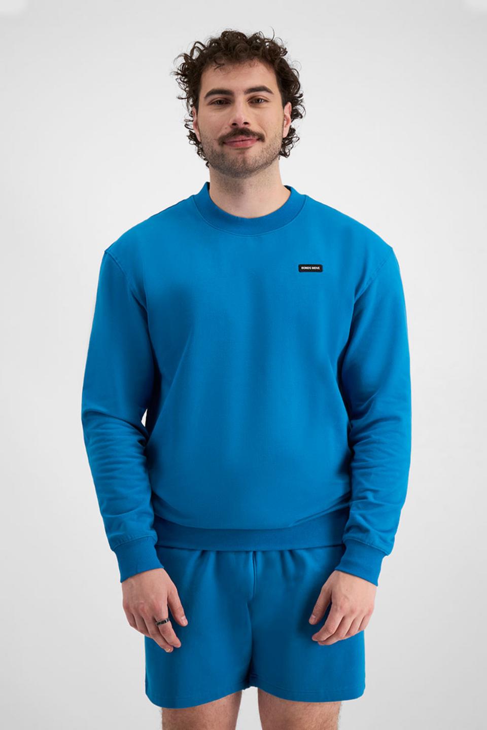 Sam (He/Him) wears size XL and is 178cm tall with 112cm chest