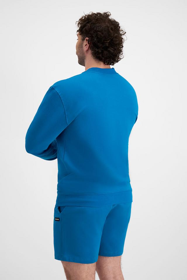 Sam (He/Him) wears size XL and is 178cm tall with 112cm chest