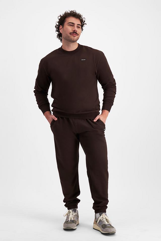 Sam (He/Him) wears size XL and is 178cm tall with 112cm chest