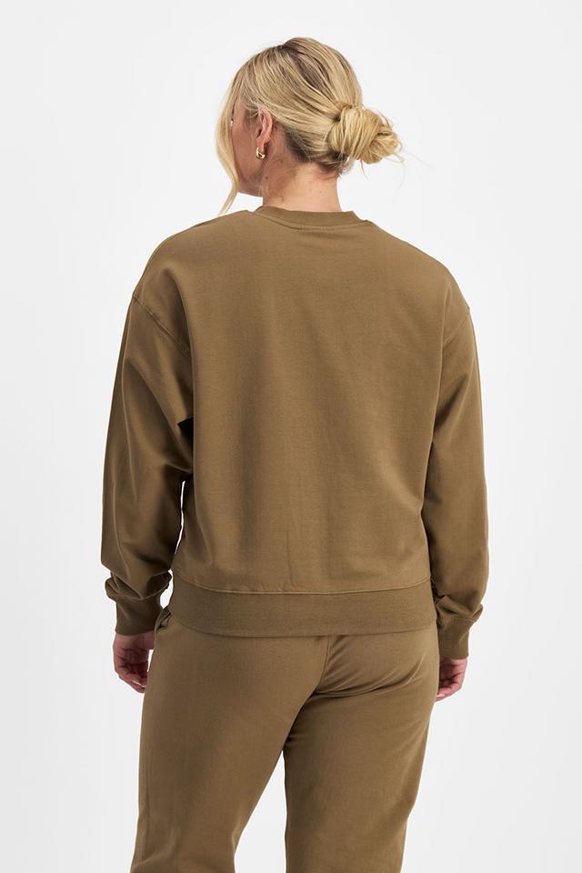Zoe (She/Her) wears size Large and is 170cm tall with 98cm chest and 85cm waist