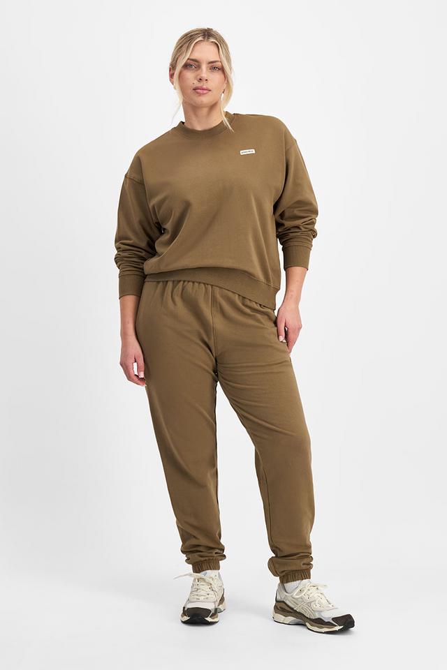 Zoe (She/Her) wears size Large and is 170cm tall with 98cm chest and 85cm waist