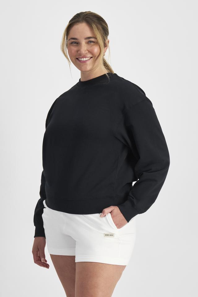 Chanel (She/Her) wears size L and is 176cm tall with 104cm chest and 89cm waist