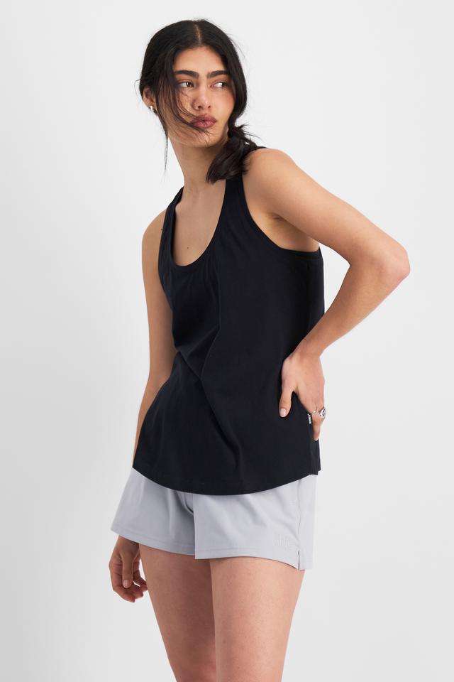 Tiana (She/Her) wears size S and is 176cm tall with cm chest and cm waist