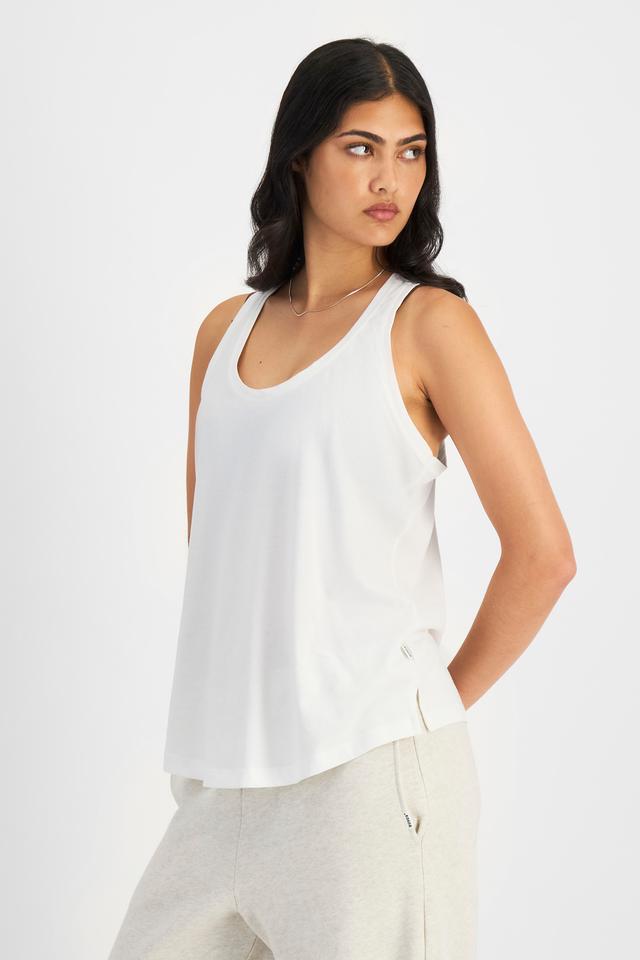 Tiana (She/Her) wears size S and is 176cm tall