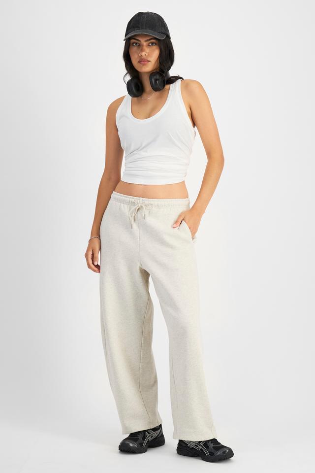 Tiana (She/Her) wears size S and is 176cm tall