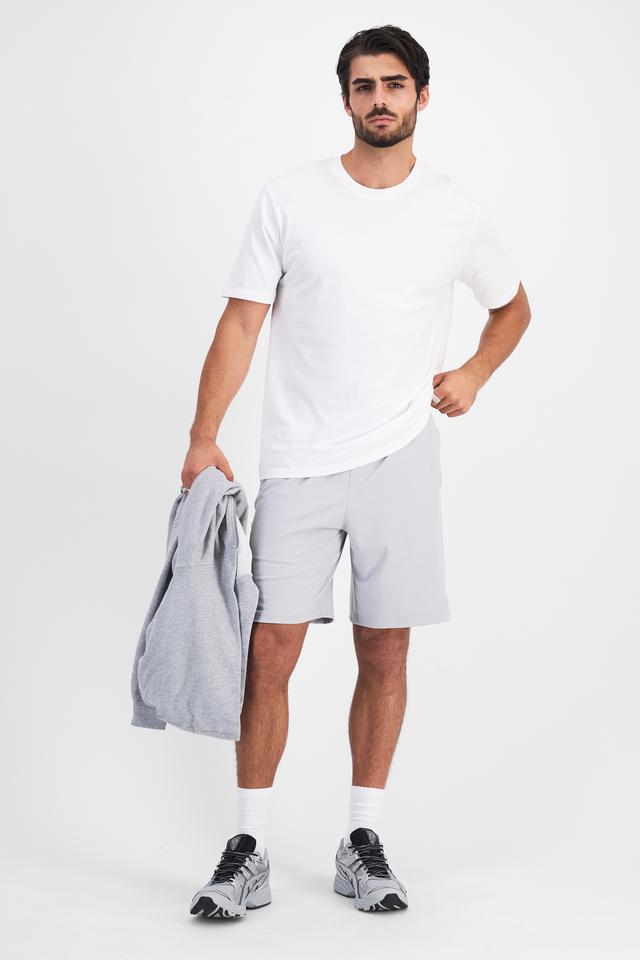 Sam (He/Him) wears size M and is 192cm tall with 100cm chest and 82cm waist