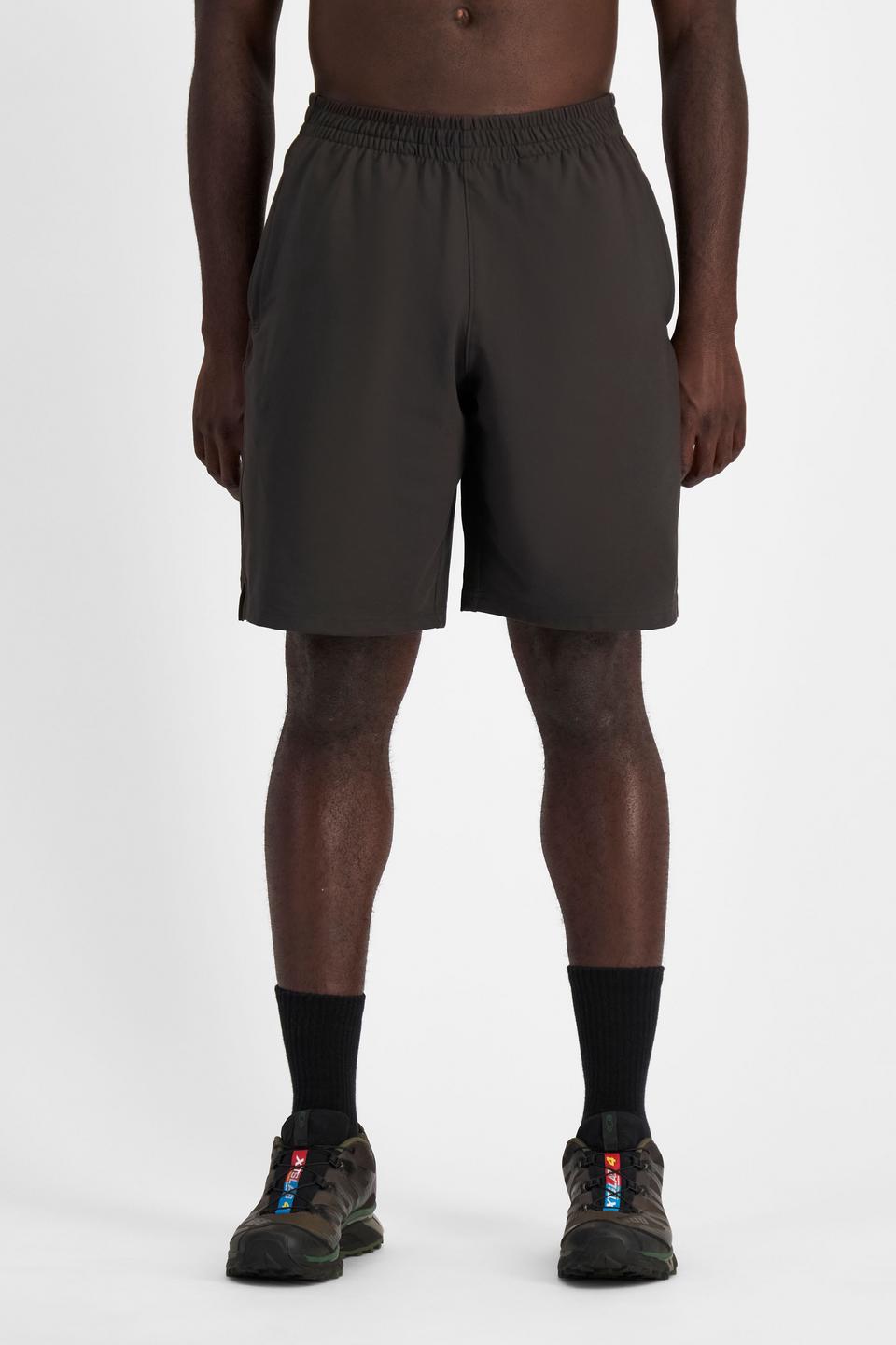 Emmanuel (He/Him) wears size M and is 183cm tall with 97cm chest and 81cm waist