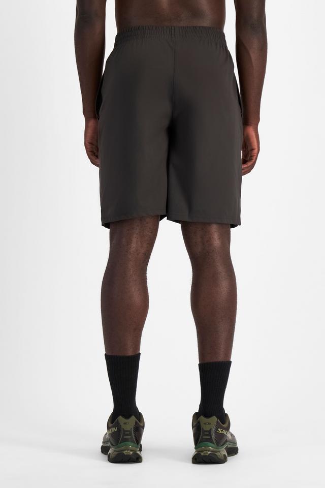 Emmanuel (He/Him) wears size M and is 183cm tall with 97cm chest and 81cm waist