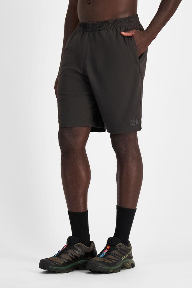 Emmanuel (He/Him) wears size M and is 183cm tall with 97cm chest and 81cm waist