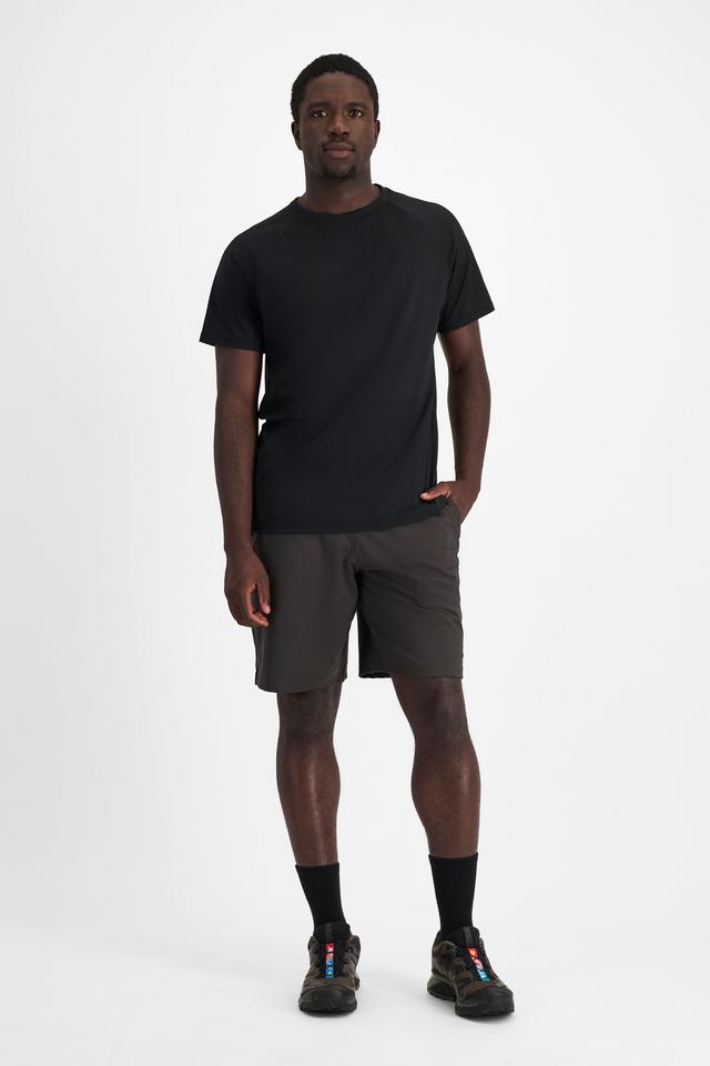 Emmanuel (He/Him) wears size M and is 183cm tall with 97cm chest and 81cm waist