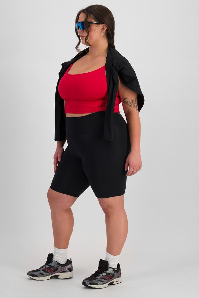 LANI (She/Her) wears size L and is 168cm tall with 115cm chest and 99cm waist
