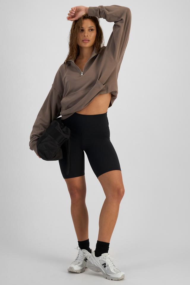 Melissa (She/Her) wears size S and is 169cm tall with 86cm chest and 66cm waist