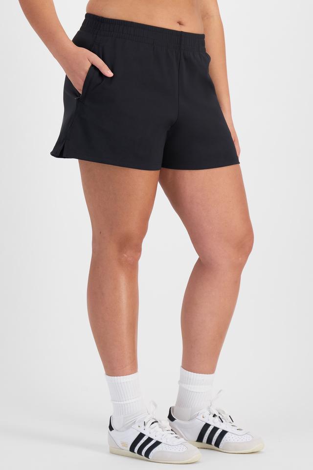 Cameron (She/Her) wears size L and is 179cm tall with 91cm chest and 74cm waist