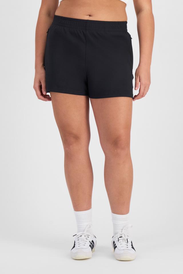 Cameron (She/Her) wears size L and is 179cm tall with 91cm chest and 74cm waist